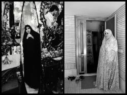  Juillet 1996. Azadeh accompagne sa soeur aînée pour l'achat du miroir de la cérémonie de mariage. Un jour, ce sera à son tour de se marier. En rêve-t-elle?
Juillet 2006. Azadeh s'est mariée avec Mahdi, il y a deux mois. C'est par l'intermédiaire d'un voisin, qui connaissait les deux familles qu'ils ont pu se rencontrer. 