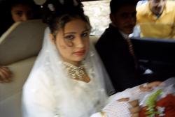  Le mariage de Warda, 16 ans. Elle quitte son village de Saqqara pour aller vivre chez son époux dans le village de Zaran