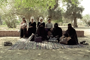  Al Ahmadi park, between women

